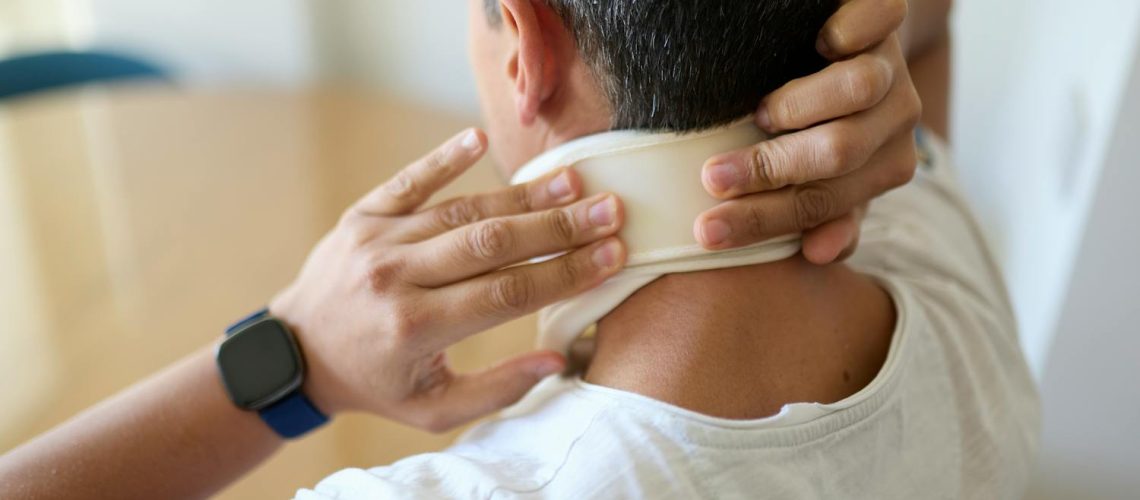 Bien ajuster une minerve cervicale : nos conseils pratiques